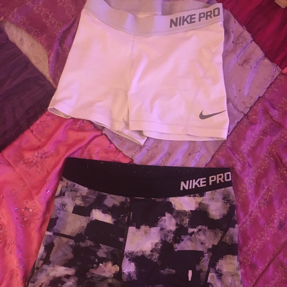 2 Nike pro spandex 🖤